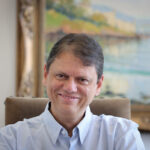 Após “fora PT” de Tarcísio no Ano-Novo, base bolsonarista cobra apoio a Flávio