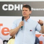 Direita estará unida em torno de Flávio Bolsonaro, afirma Tarcísio de Freitas