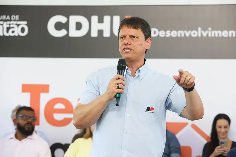 Direita estará unida em torno de Flávio Bolsonaro, afirma Tarcísio de Freitas