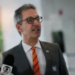 Zema insiste na corrida à presidência, apesar de ser cogitado como vice de Flávio