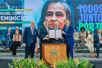 Lula relança pauta contra feminicídio escamoteando escândalos Master e INSS