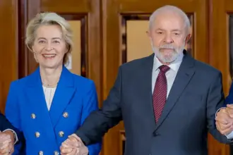 Pedido de vista adia votação de relatório sobre acordo Mercosul–União