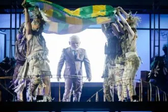 Na lanterna, escola que homenageou Lula no Carnaval do RJ é rebaixada