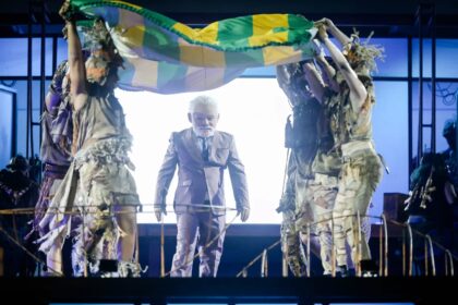 Na lanterna, escola que homenageou Lula no Carnaval do RJ é rebaixada