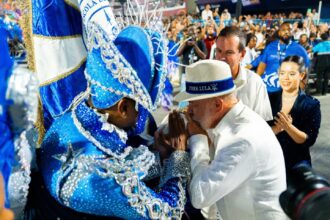 PL aciona Justiça Eleitoral após homenagem a Lula em Carnaval do RJ