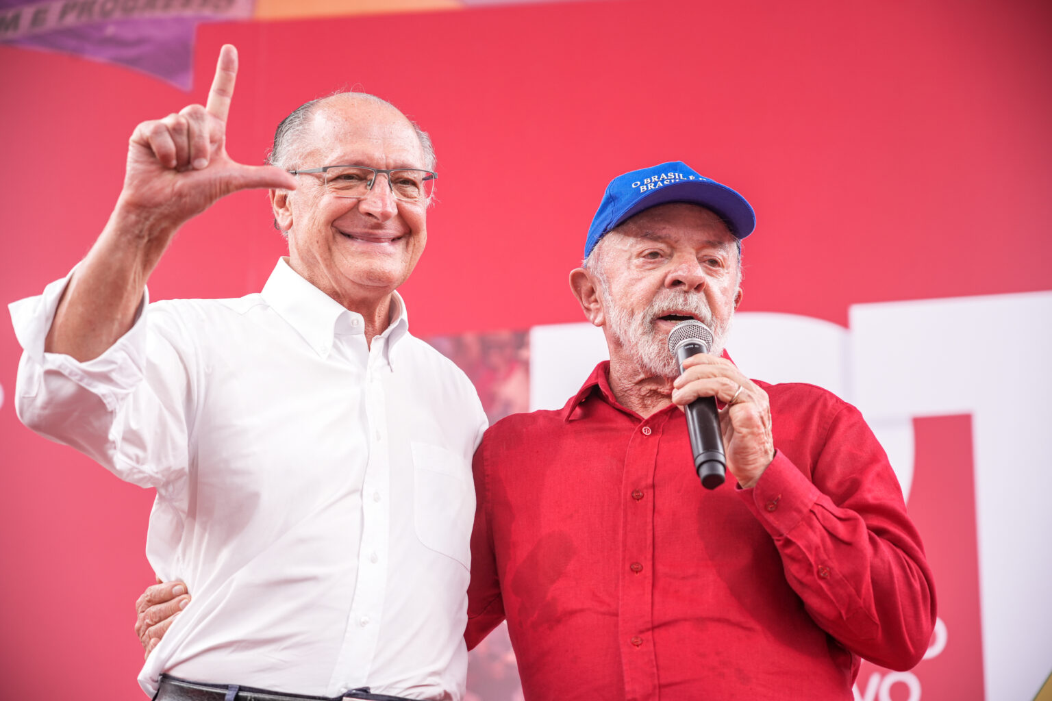 Lula promete 'guerra' em 2026 no evento de lançamento de candidatura do PT