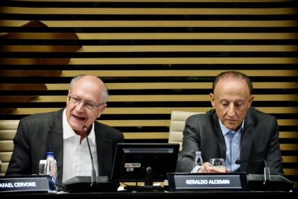 Alckmin flerta com o fim da escala 6x1 enquanto Skaf alerta para populismo