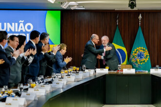 Lula confirma Alckmin como candidato a vice e descarta novo programa de governo