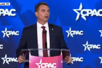 Flávio Bolsonaro promete parceria inédita com EUA contra dependência chinesa