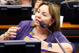 Mendonça impõe tornozeleira a deputada em esquema bilionário no INSS