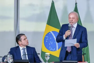 Em nova gafe, Lula diz que o Brasil será respeitado no mundo do crime organizado