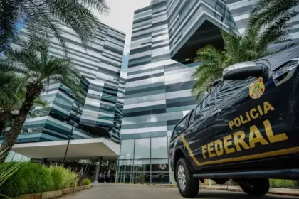 PF diz que faixa apenas com a palavra ‘ladrão’ pode configurar crime contra Lula