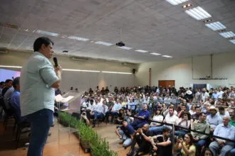 Após cobrança por engajamento, Tarcísio acompanha Flávio Bolsonaro na Agrishow