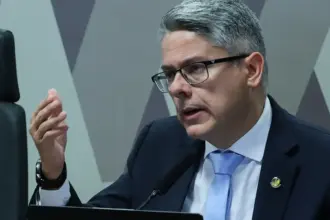 Com 'manobra' do governo, maioria rejeita relatório final da CPI do Crime Organizado