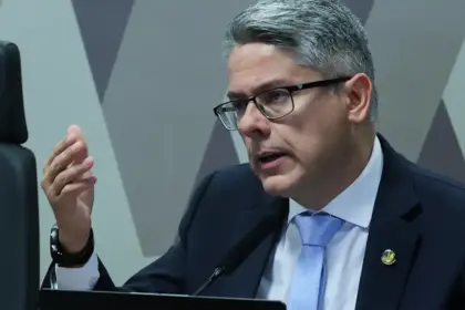 Com 'manobra' do governo, maioria rejeita relatório final da CPI do Crime Organizado