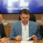 Pré-campanha de Flávio Bolsonaro é reestruturada após crise com áudios