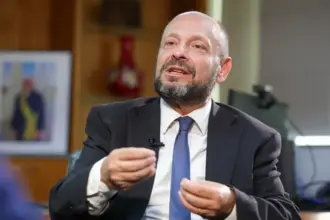 Lula substitui presidente do INSS após fracasso em reduzir fila de benefícios