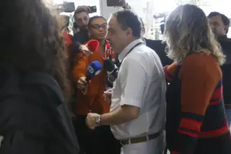 Lula retira carcinoma da cabeça e recebe alta hospitalar