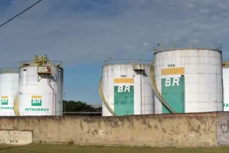 Petrobras reajusta preço do querosene de aviação em 55%