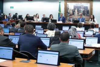 CCJ da Câmara adia análise sobre redução da maioridade penal