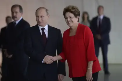 Lula manda mensagem de apreço a Putin, afirma Dilma em encontro com o ditador russo