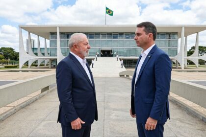 Lula e Flávio empatam em disputa de 2º turno, aponta PoderData/Aya