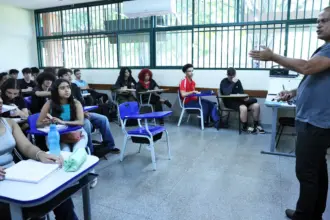 Desempenho em formação de professores a distância despenca 53,1%