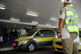 Lula libera R$ 30 bi em crédito para taxistas em ano eleitoral
