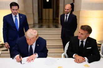 EUA e Irã assinam pacto para liberar Ormuz e encerrar programa nuclear iraniano