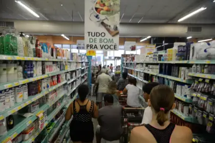Vendas no comércio recuam 1,5% em abril