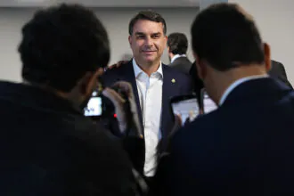 Tolerância Zero. Flávio lança plano com presídios à lá Bukele e castração química