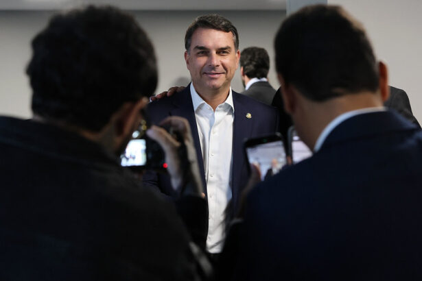 Tolerância Zero. Flávio lança plano com presídios à lá Bukele e castração química