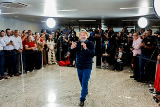 Lula anuncia ida ao G7 para “colocar ordem na casa” após medidas dos EUA
