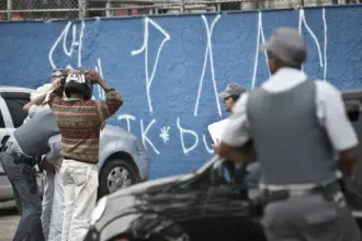 6 em cada 10 brasileiros defendem enquadrar PCC e CV como terroristas