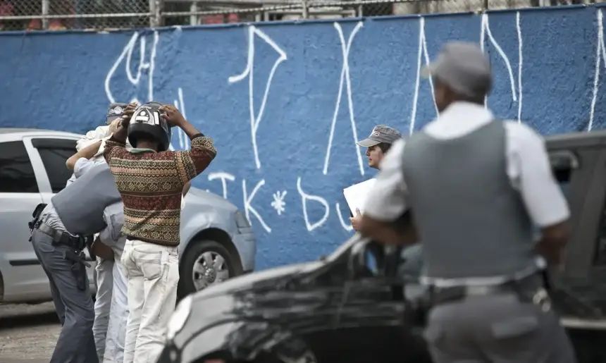 6 em cada 10 brasileiros defendem enquadrar PCC e CV como terroristas