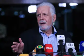 Jaques Wagner já admite que negociou imóvel com sócio de Vorcaro