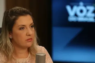Daniella Marques surge como opção de vice de Flávio para atrair mulheres