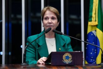 Em reviravolta, Tereza Cristina aceita ser vice na chapa de Flávio Bolsonaro