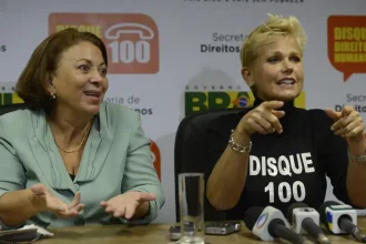 Xuxa rebate críticas por figurino usado em show 'não apto para crianças'