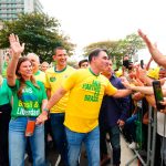 Flávio promete cortar impostos, cargos petistas e 'tirar o Brasil do vermelho'