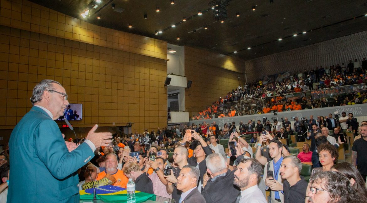 Augusto Cury sobe 9 pontos e marca 11% em pesquisa BTG/Nexus