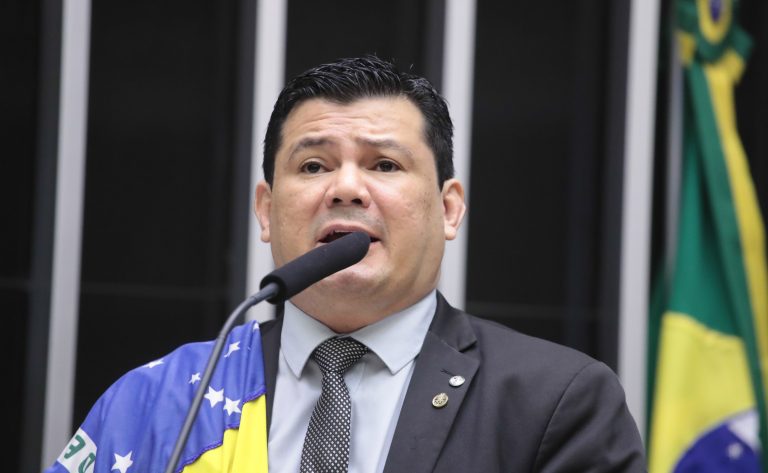 Após desejar 'morte de Lula', deputado Gilvan da Federal vira réu por injúria