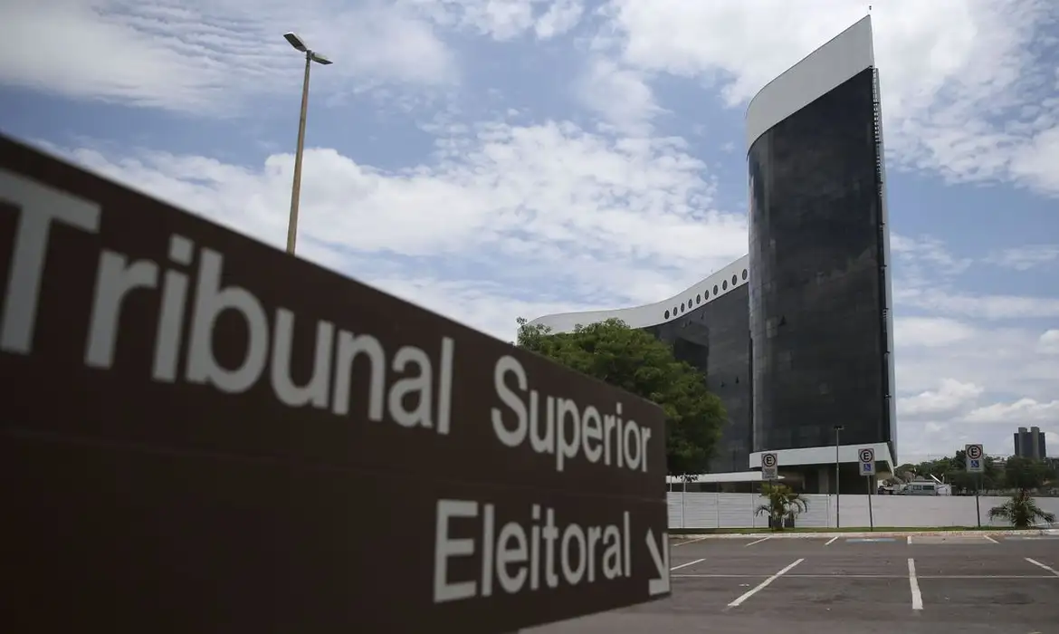 TSE proíbe propaganda do PT que atacava Flávio Bolsonaro com informações falsas