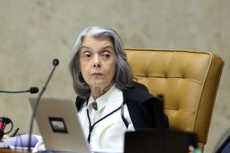 Cármen Lúcia abre 4 a 3 pela separação; Dino pede vista, e suspense continua no STF
