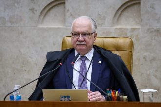 Fachin convoca plenário do STF para analisar Moraes e assume inquérito das Fake News