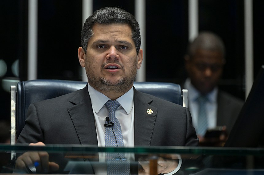 Alcolumbre diz que Senado votará fim da escala 6x1 após as eleições