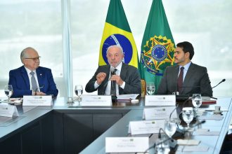 Lula fala em investigação isenta no STF, poupa Moraes e cutuca Mendonça