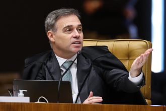 Moraes e Mendonça batem boca em sessão marcada por ataques no 'ringue' do STF