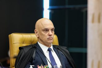 Sessão no STF que decide a 'vida' de Moraes começa tumultuada