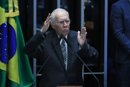 Aos 96 anos, ex-presidente José Sarney é internado em São Luís com pneumonia
